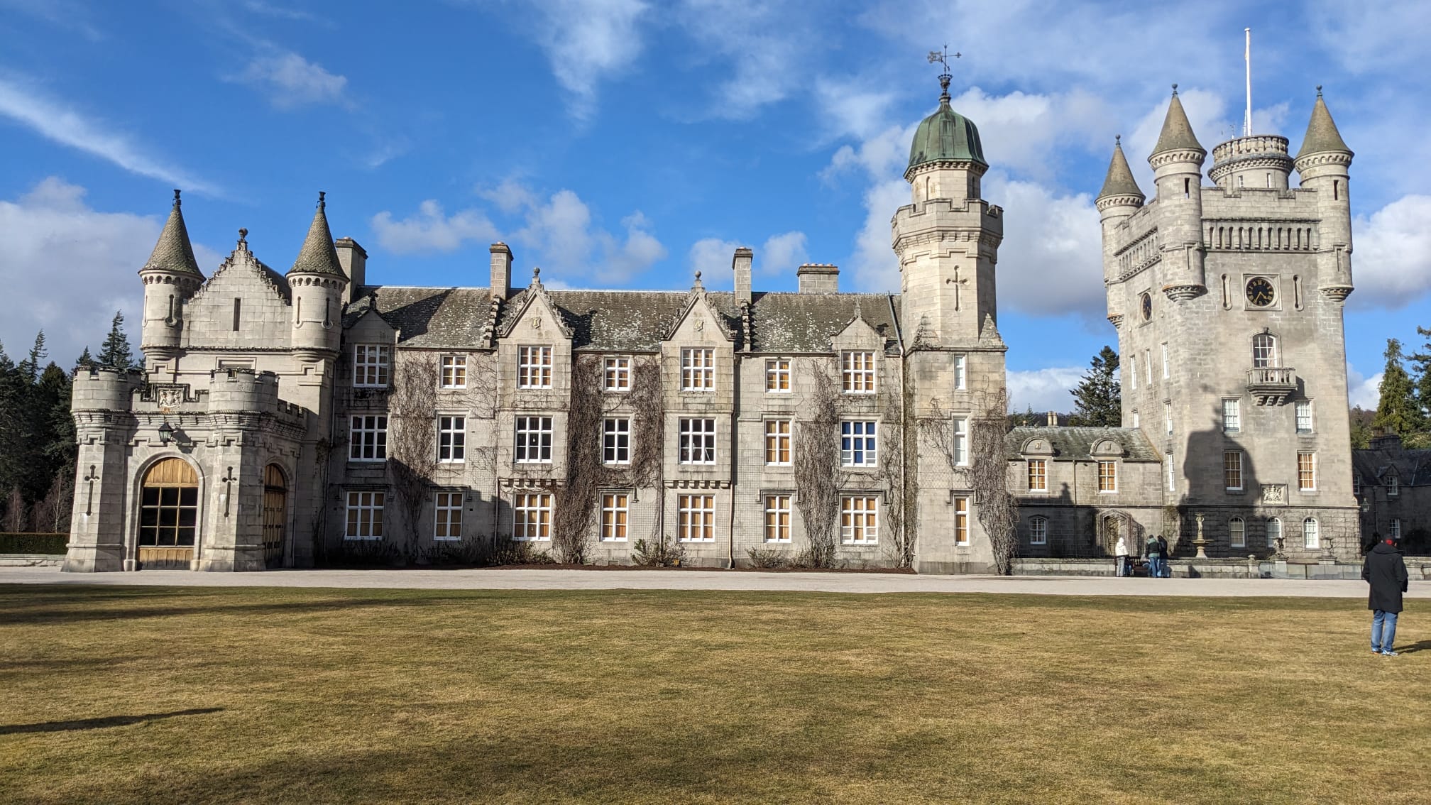 Balmoral Castle & Royal Deeside - Mini Mack Tours